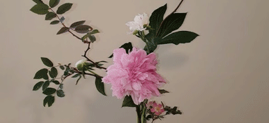 ikebana flower arrangement